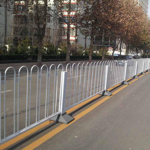 U型折彎京式防護(hù)欄 圓管焊接構(gòu)筑道路安全屏障